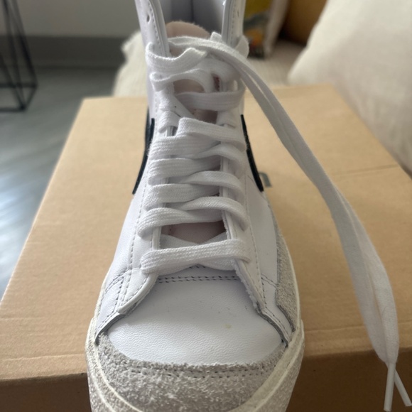 Blazes - Picture 3 of 4